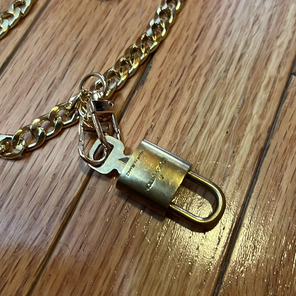 🧡Gold Chain Necklace with LV Lock Pendant 317 - Picture 10 of 14